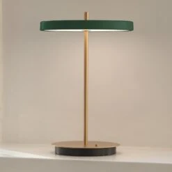 UMAGE Asteria Move LED-Tischleuchte Waldgrün