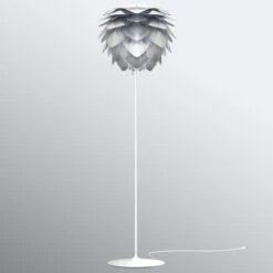 UMAGE Silvia Medium Stehleuchte Stahl