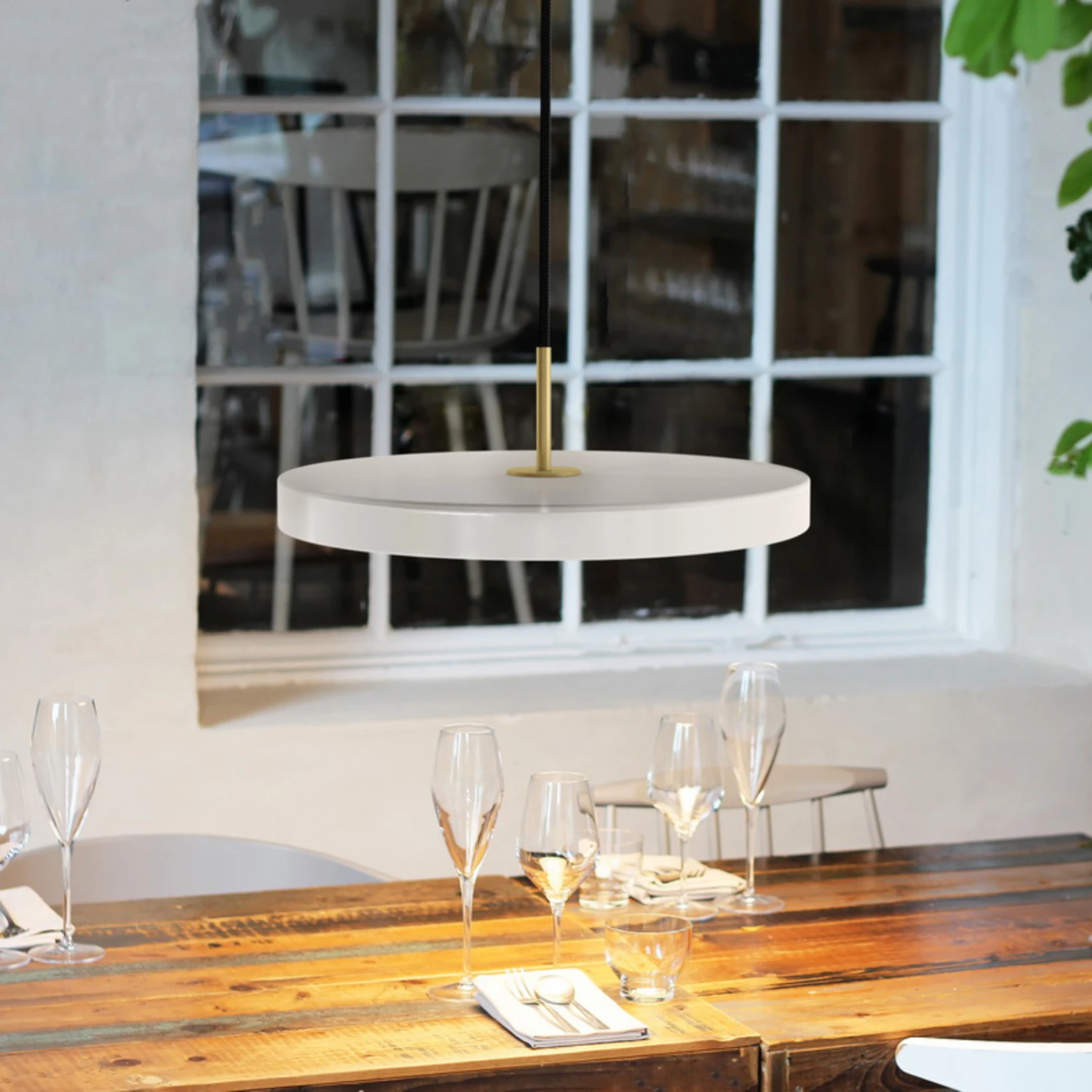 UMAGE Asteria mini Hängeleuchte messing Perlweiß UMAGE Asteria Mini Hängeleuchte Messing Perlweiß -Umage 9521251 3