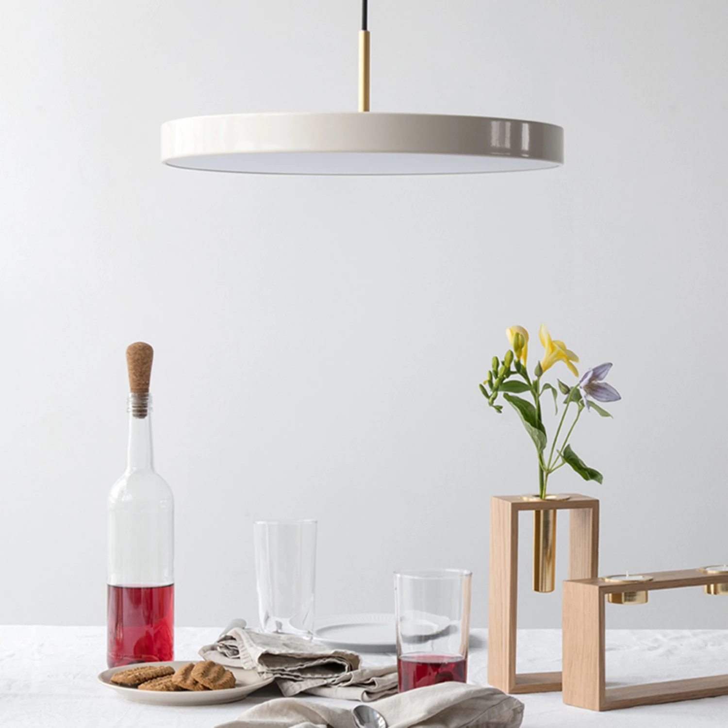 UMAGE Asteria mini Hängeleuchte messing Perlweiß UMAGE Asteria Mini Hängeleuchte Messing Perlweiß -Umage 9521251 7