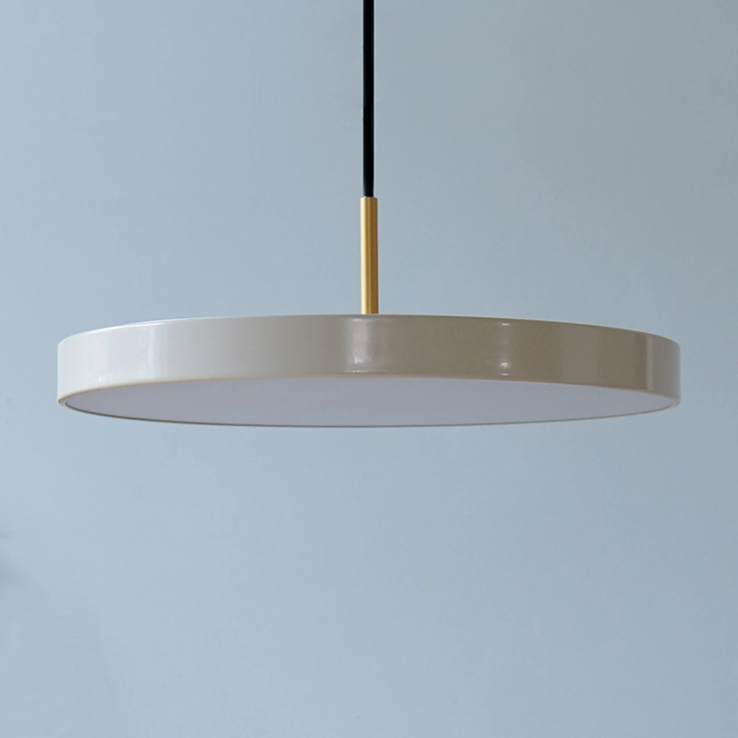 UMAGE Asteria mini Hängeleuchte messing Perlweiß UMAGE Asteria Mini Hängeleuchte Messing Perlweiß -Umage 9521251