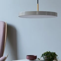 UMAGE Asteria Medium Hängeleuchte Messing Hellgrau