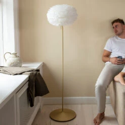 UMAGE Eos Stehlampe Medium Messing/weiß